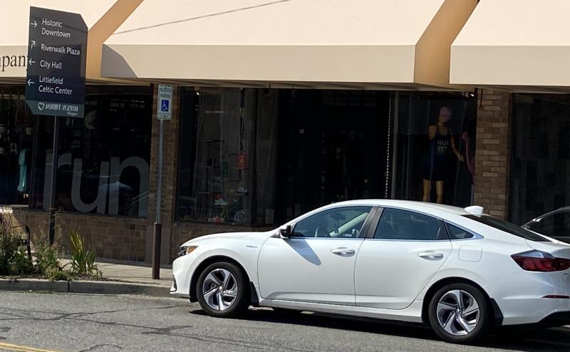 A picture of the parking space on South First Street and West Kincaid Street